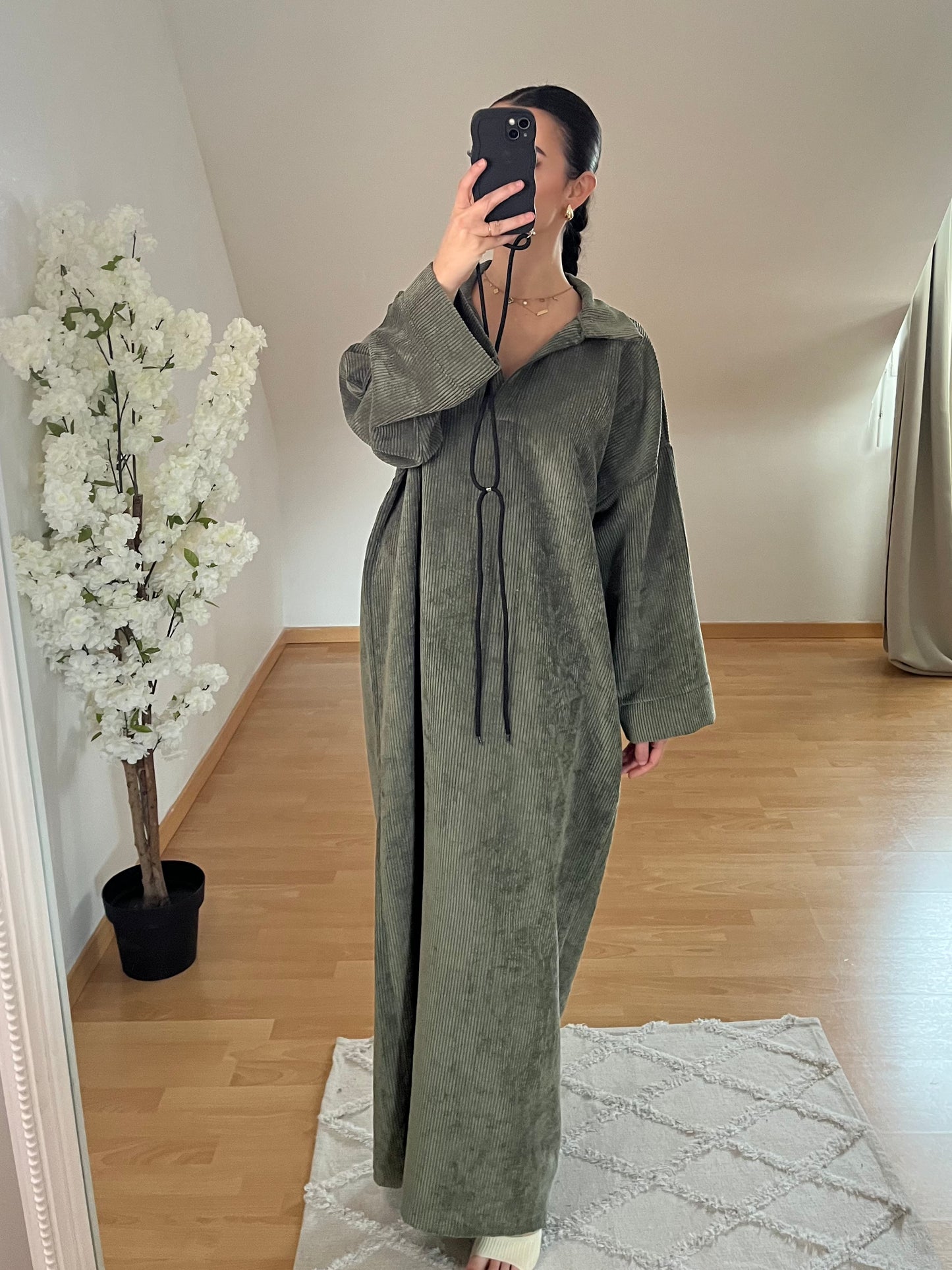 Longue robe oversize en velours kaki