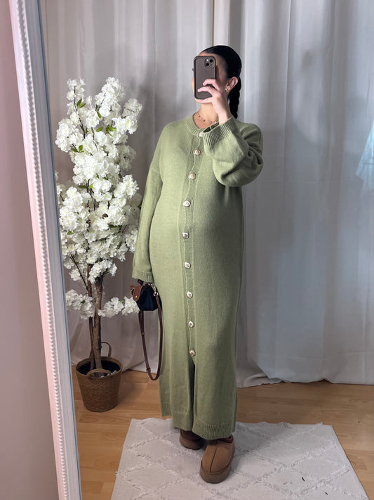 Longue robe boutonnée en maille vert olive