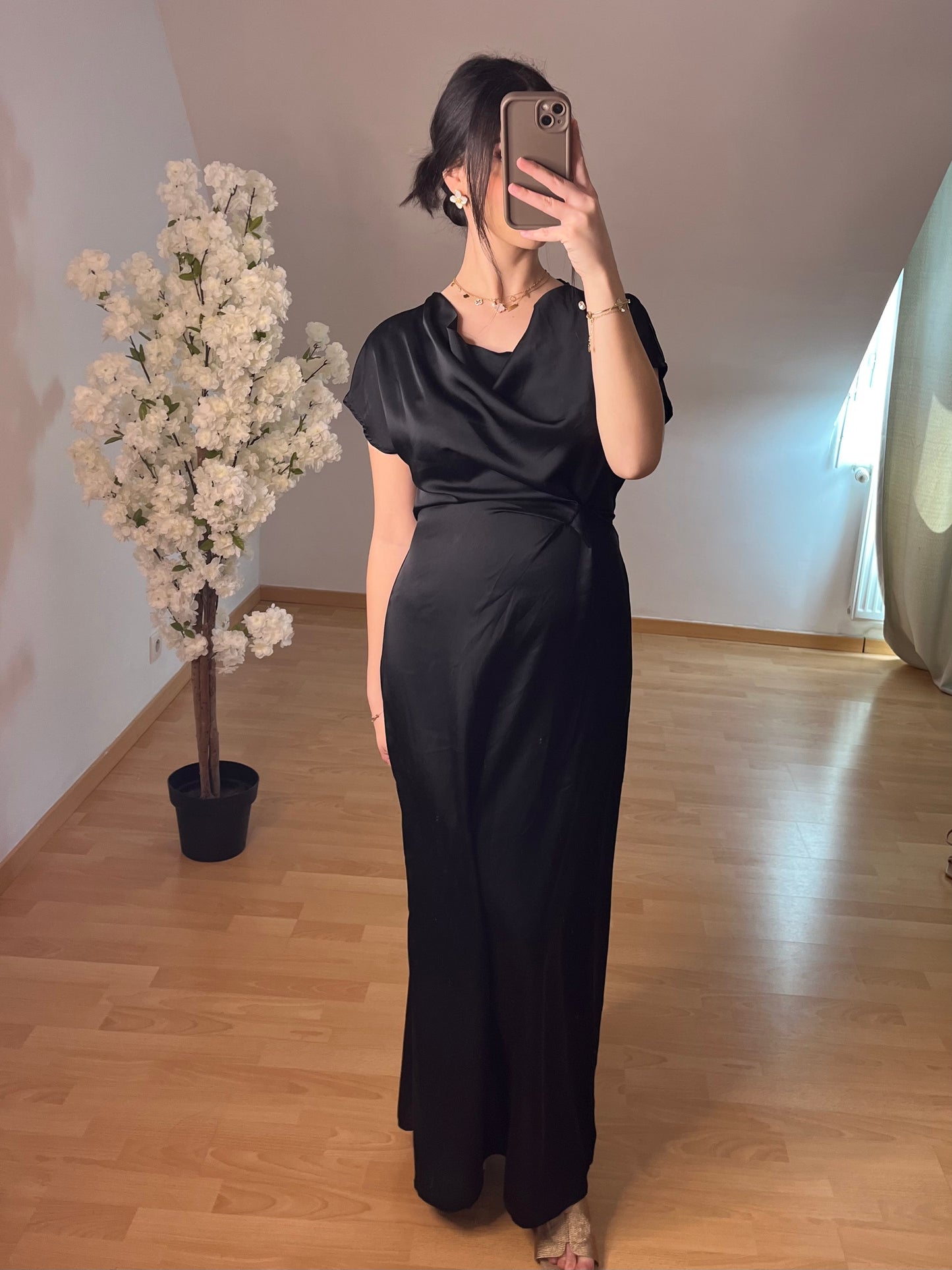 Robe satinée noir