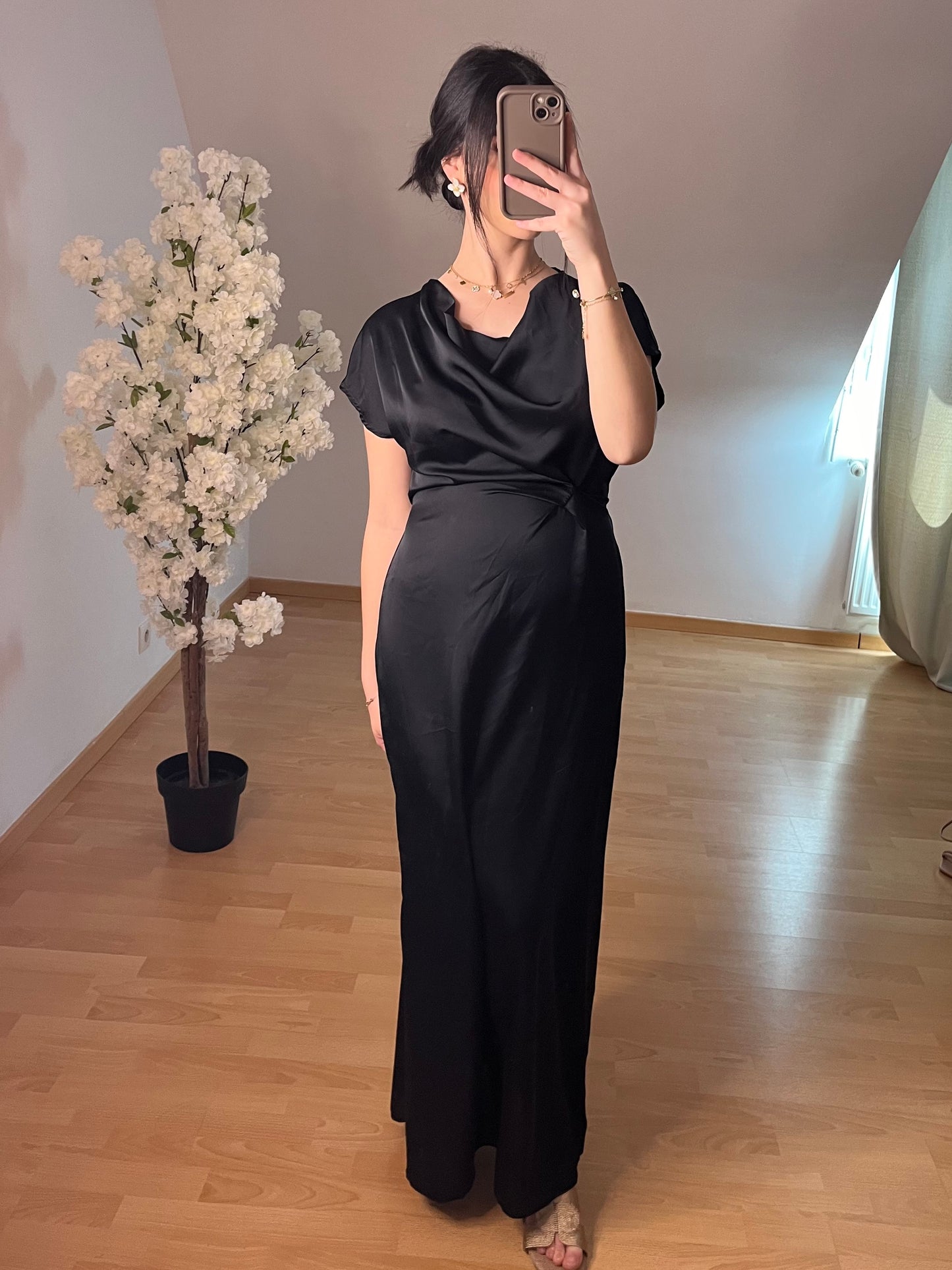 Robe satinée noir