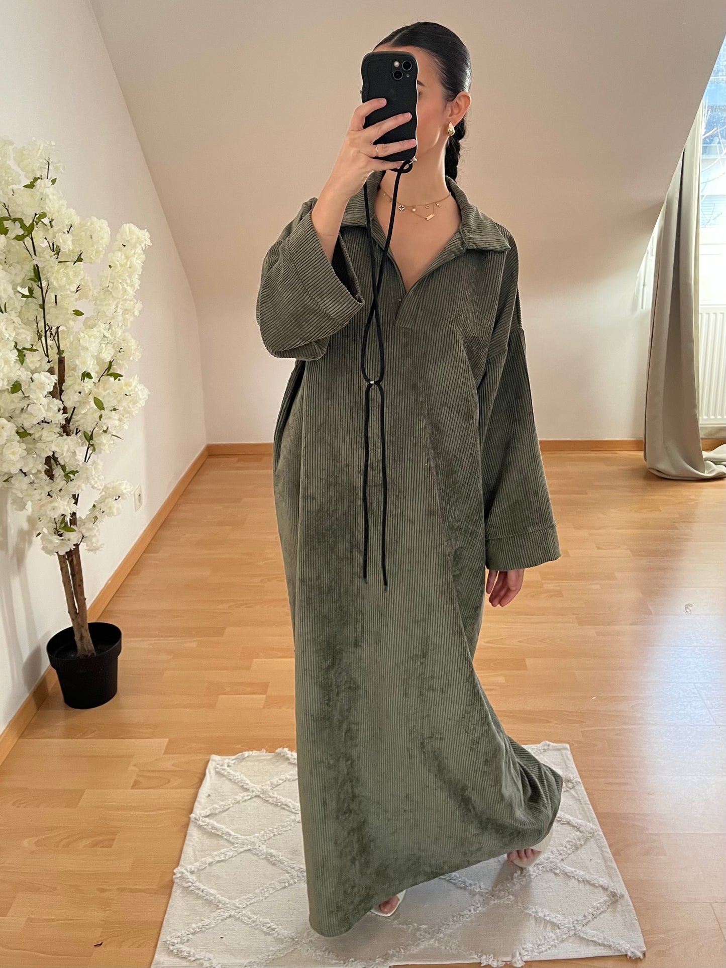 Longue robe oversize en velours kaki