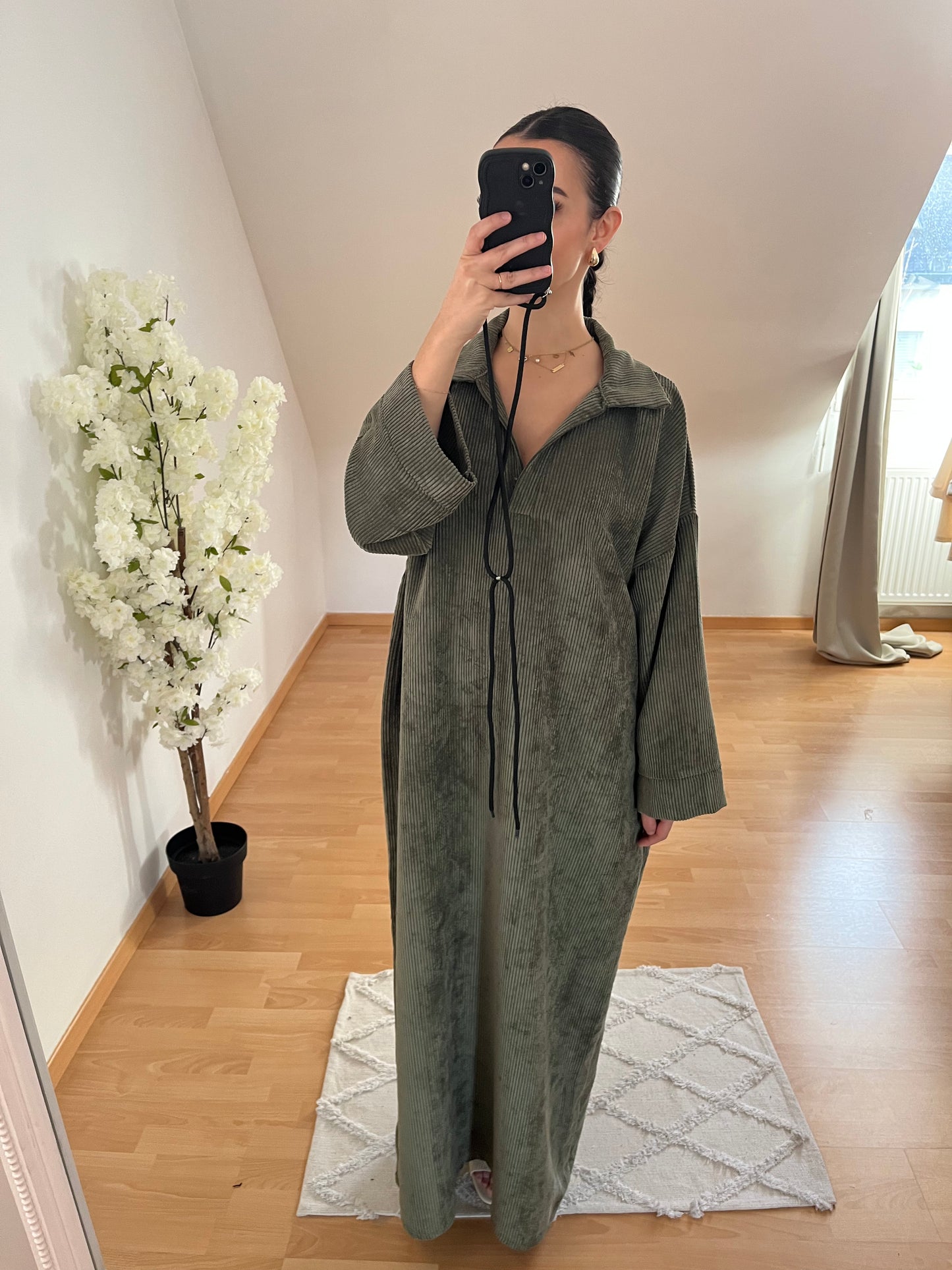 Longue robe oversize en velours kaki