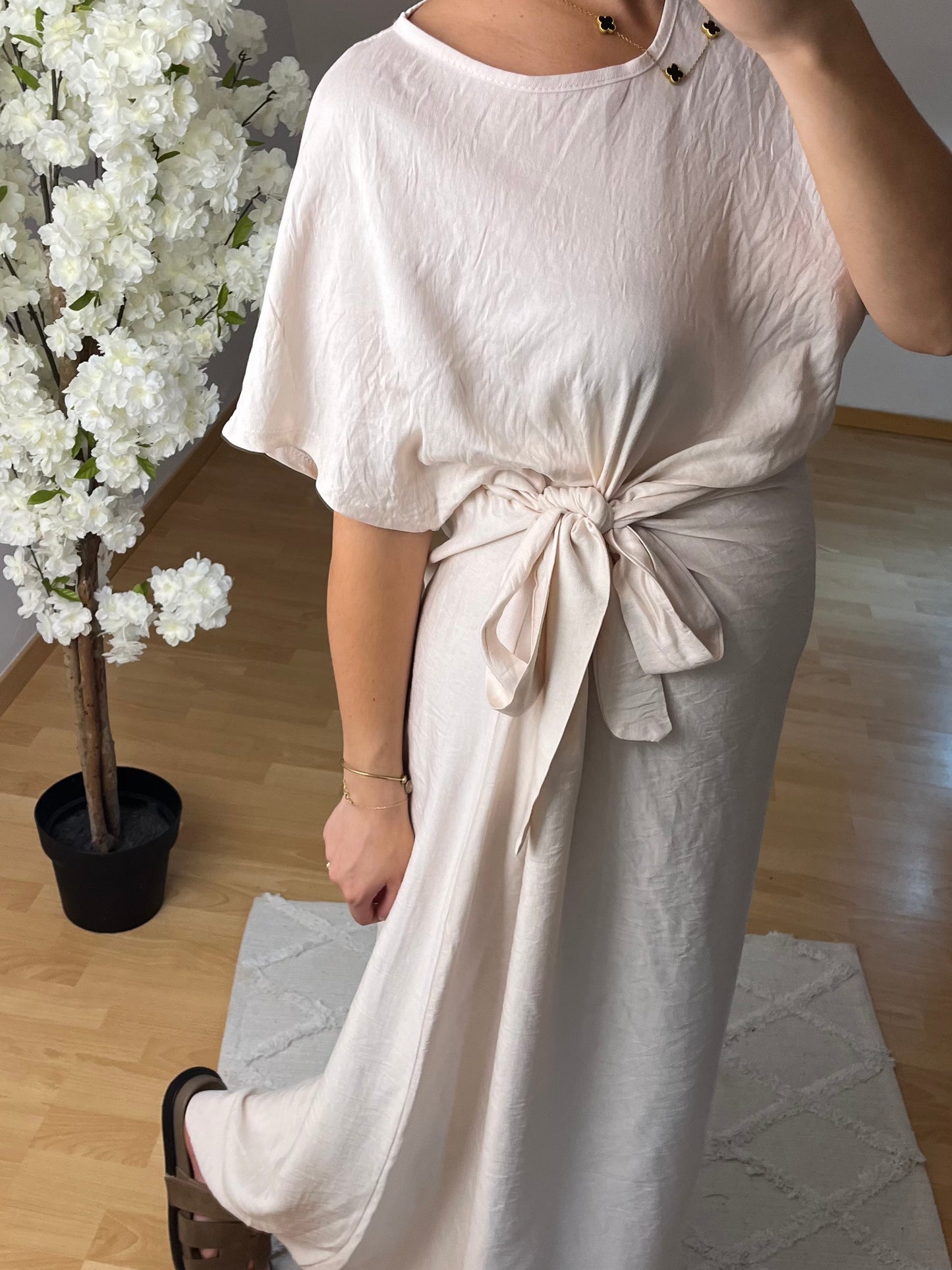 Robe nouée beige