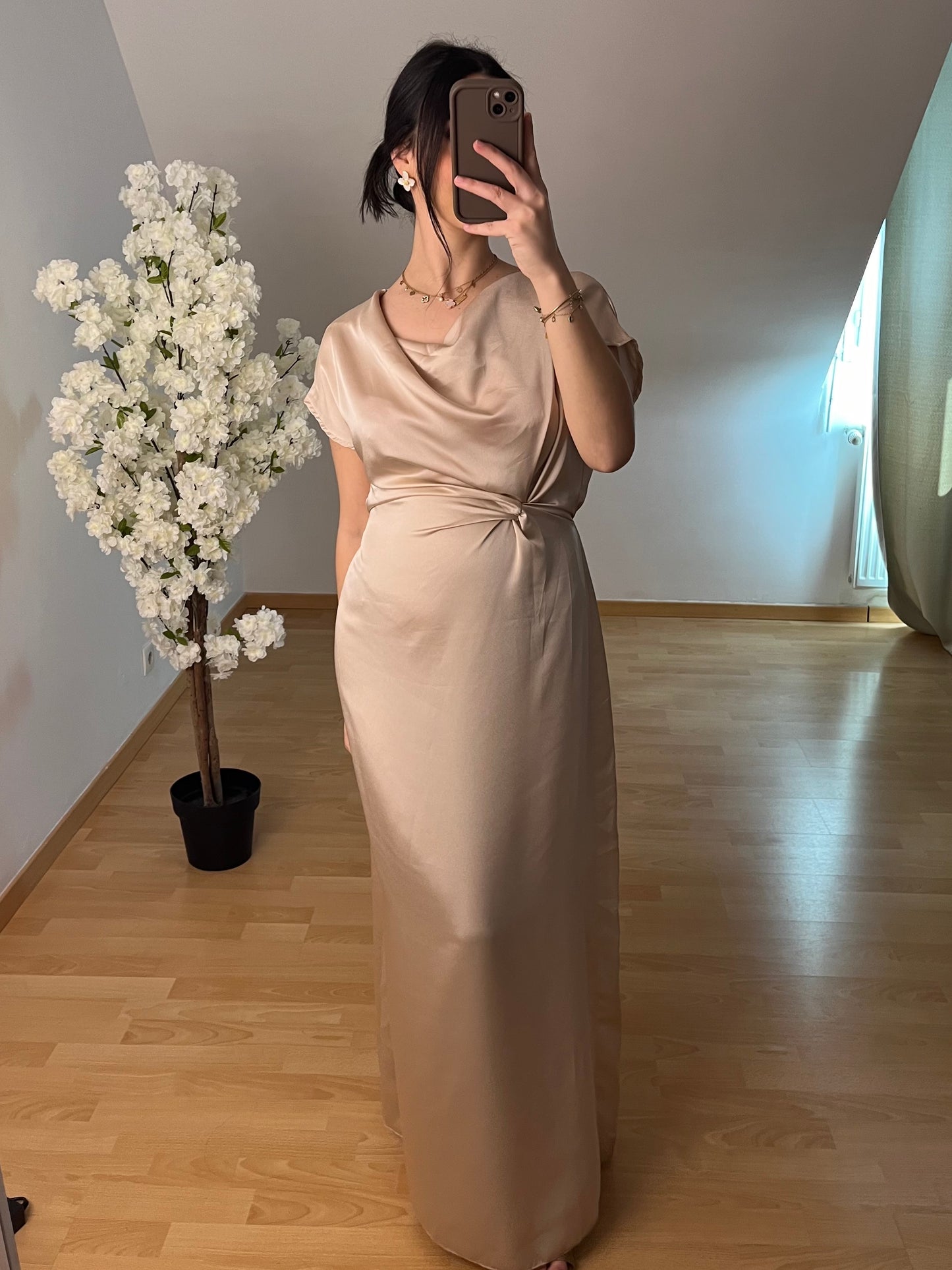 Robe satin beige