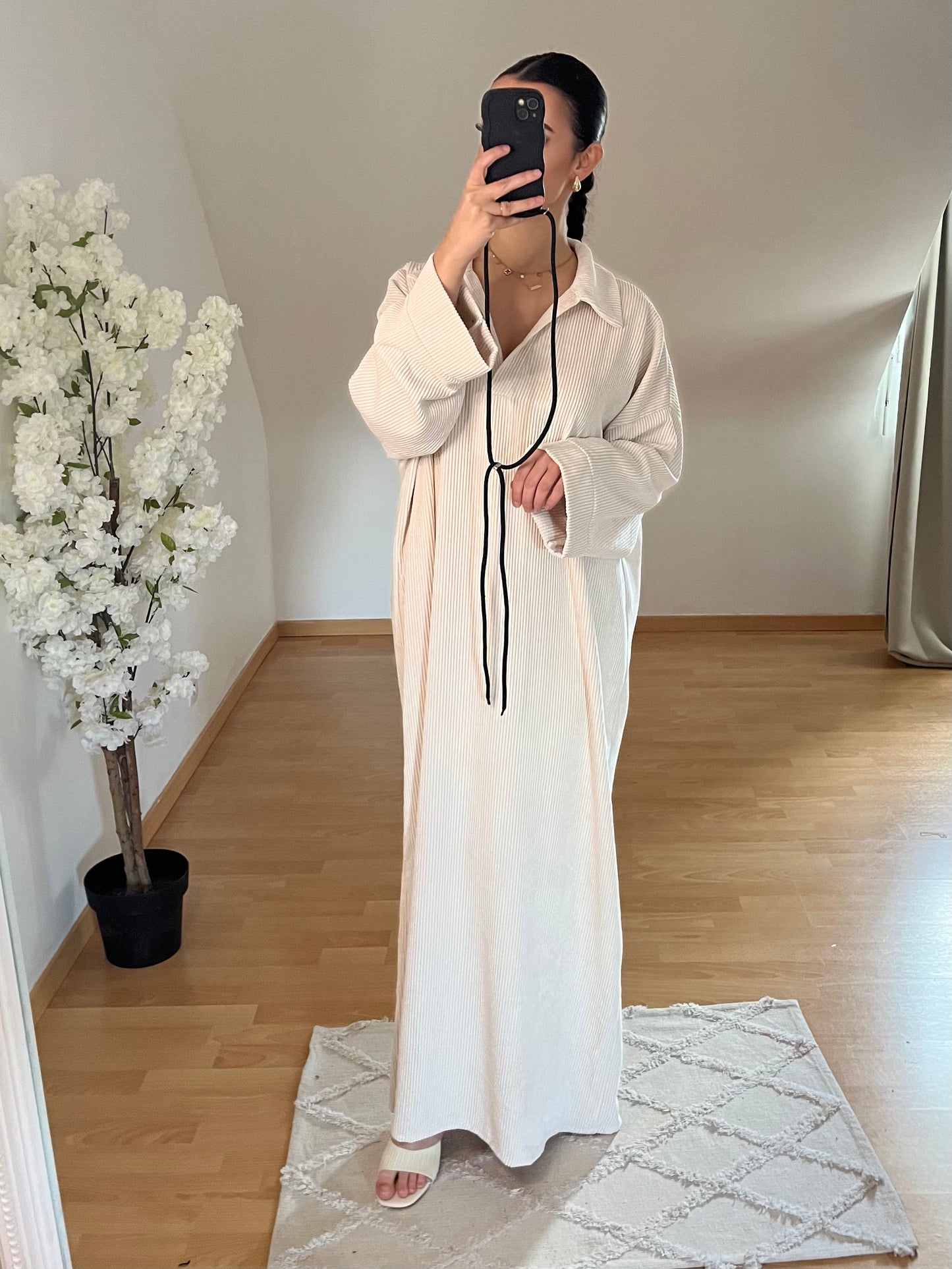 Longue robe oversize en velours beige