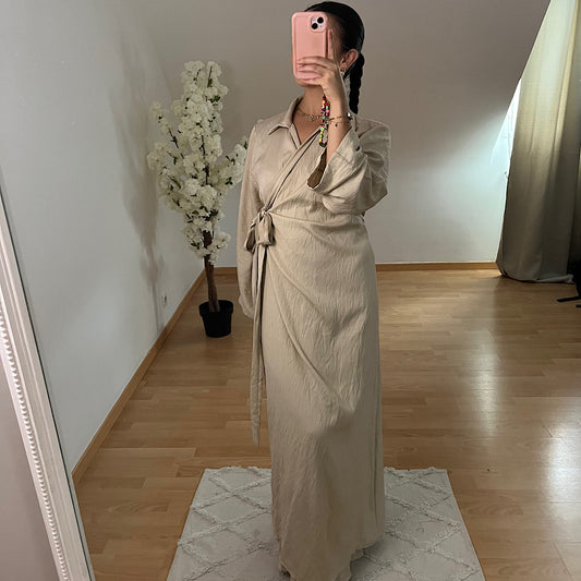 Longue robe à nouer beige